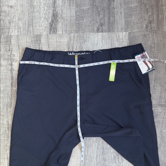 Wrangler 11 inch Outdoor Shorts - Picture 4 of 8